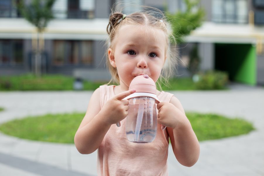 are-straw-cups-better-than-sippy-cups